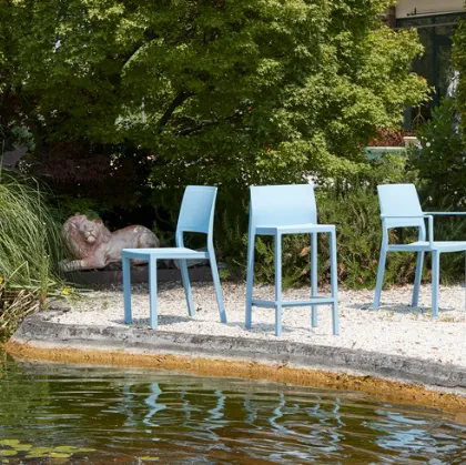 Sedia da giardino con o senza braccioli e sgabello Kate di Scab Design