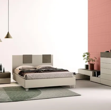 Letto matrimoniale in laccato opaco con testiera M05 Spot e Delta Box di Mercantini