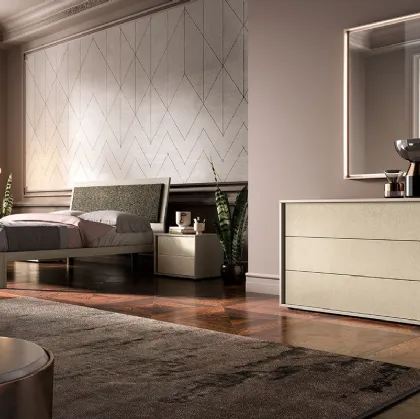 Letto in legno con testiera parzialmente rivestita in tessuto T01 Mizar e Gamma di Mercantini