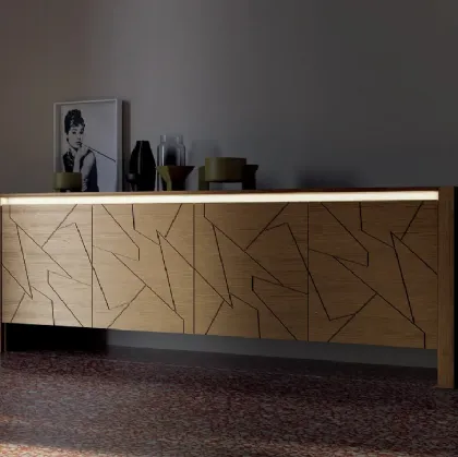 Madia Diagona Art 1753 in legno intagliato laccato tortora con illuminazione di Fratelli Mirandola