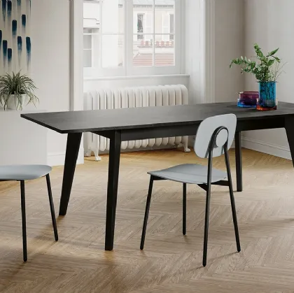 Tavolo allungabile Edgard con top in laminato e gambe in legno di Arredo3