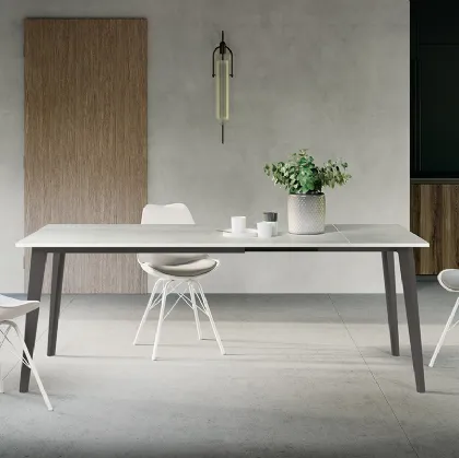 Tavolo allungabile Maya con top in laminato e gambe in metallo verniciato di Arredo3