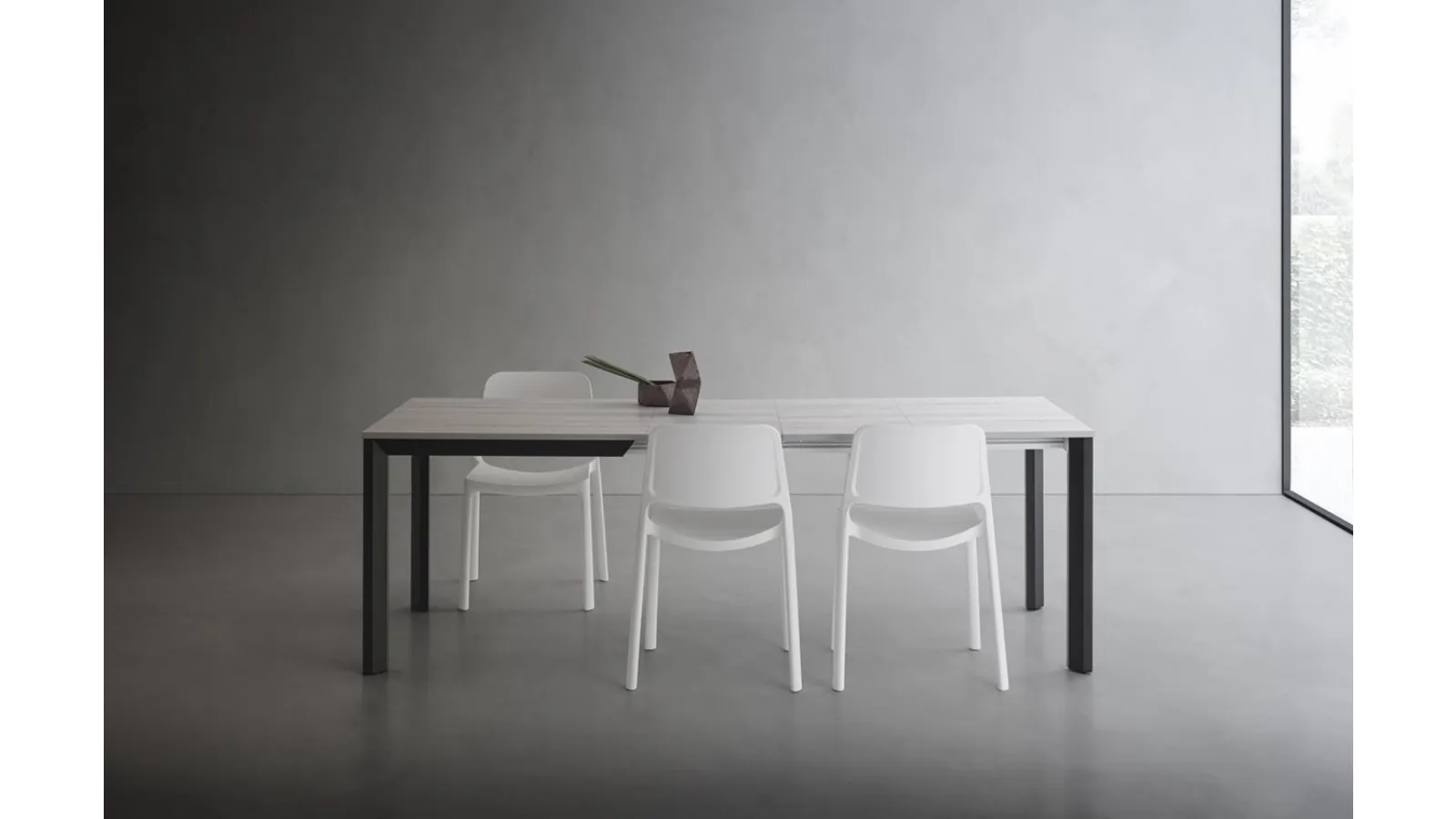 Tavolo allungabile con gambe in alluminio e piano in laminato Ricky Super Quadrato di La Primavera