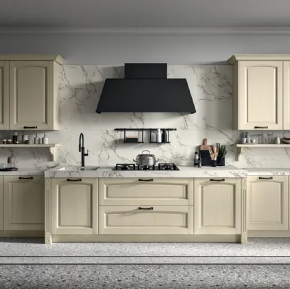 Cucina Classica lineare in legno di Frassino finitura decapè Avorio e top in Dekton effetto marmo Emma di Arredo3